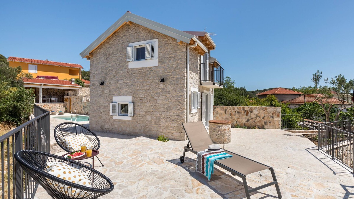 Vinisce Villa | Peaceful stone nest with private heated pool