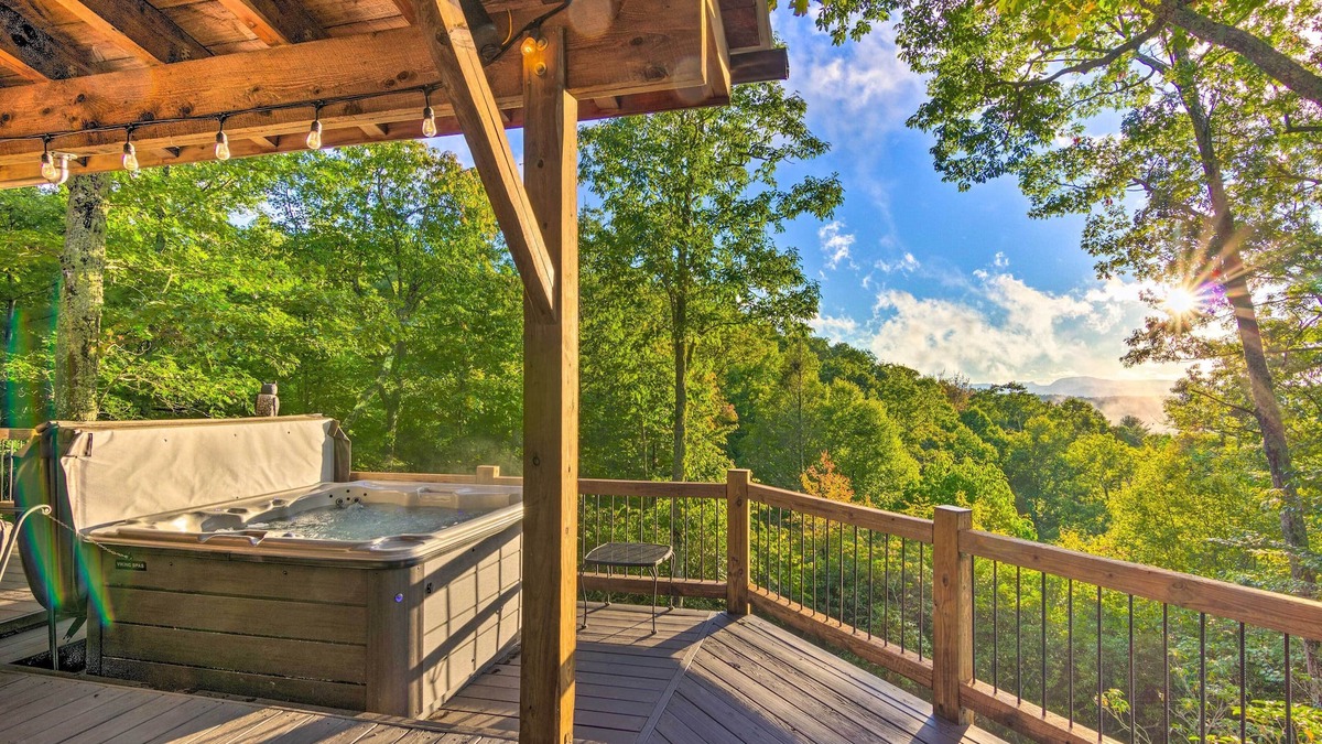 Brevard Cabin | Peaceful ‘Stony Point’ Getaway w/Hot Tub & Views!