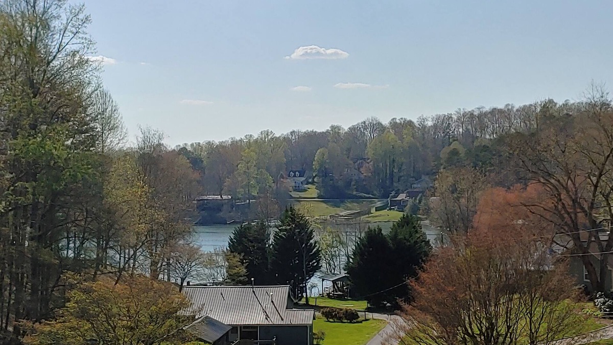 Elf House | Peaceful Townhouse - Near Lake Chatuge-short drive to Murphy/Casino