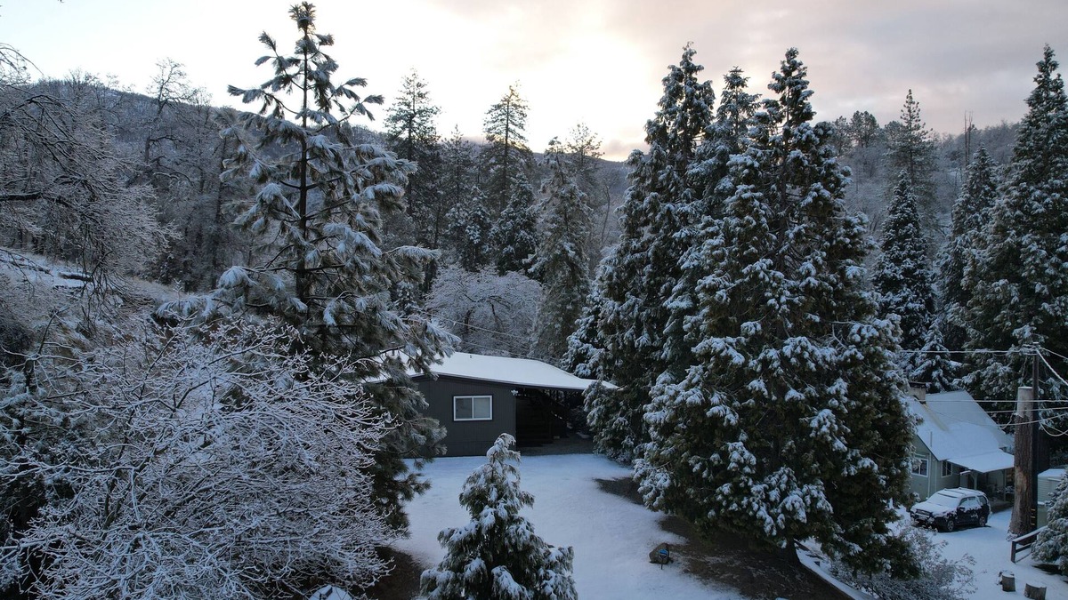 California Hot Springs Cabin | Peaceful Pines Place a Cozy Mountain Getaway w/AC in the Sequoias Ntl Forest