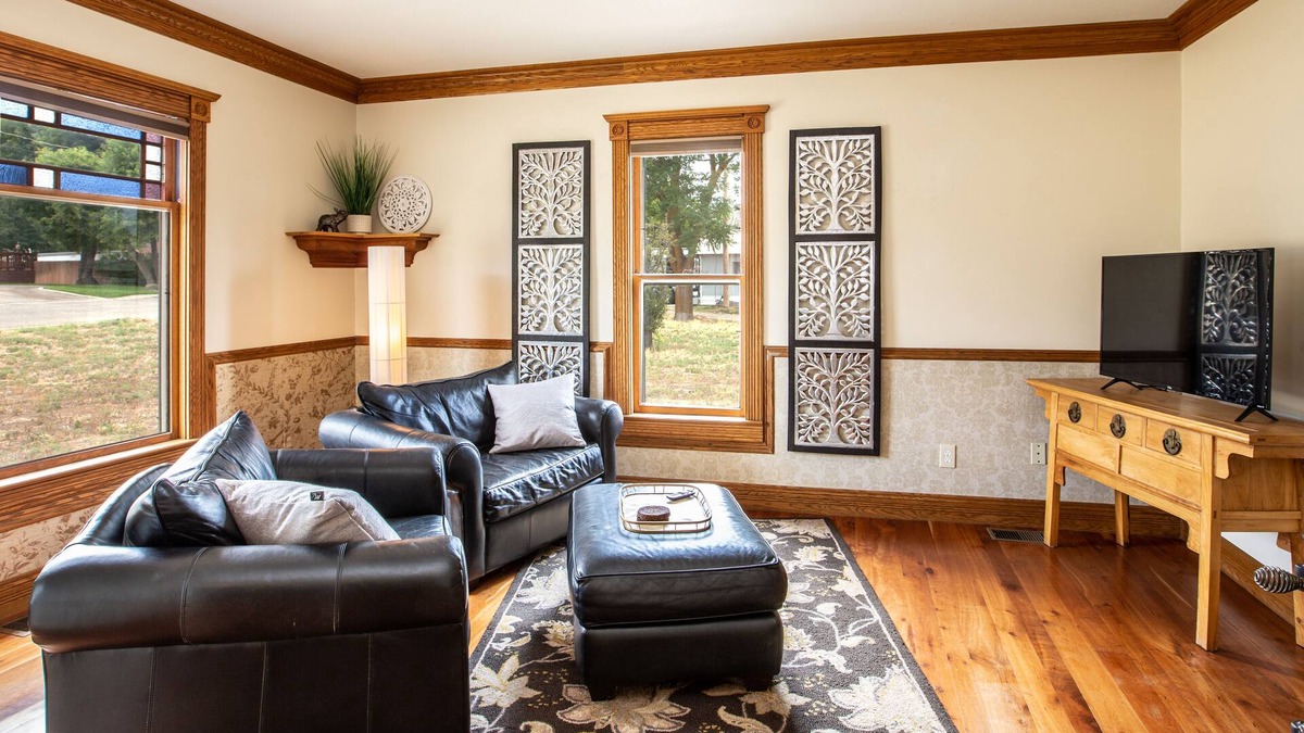 Glenwood Springs House | Peaceful Victorian Zen Home on Hill