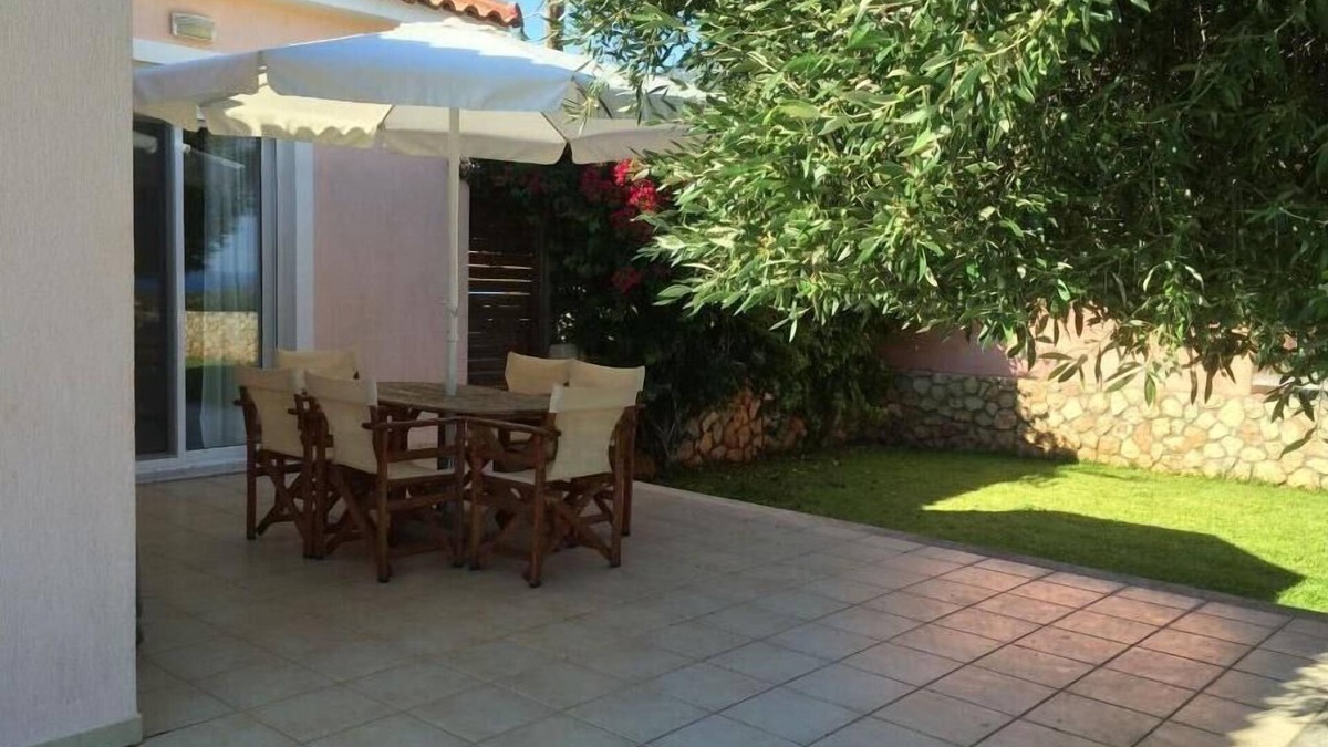 Lakithra House | Peaceful villa in typical Kefalonian village. Close to beautiful St Thomas` Bay.