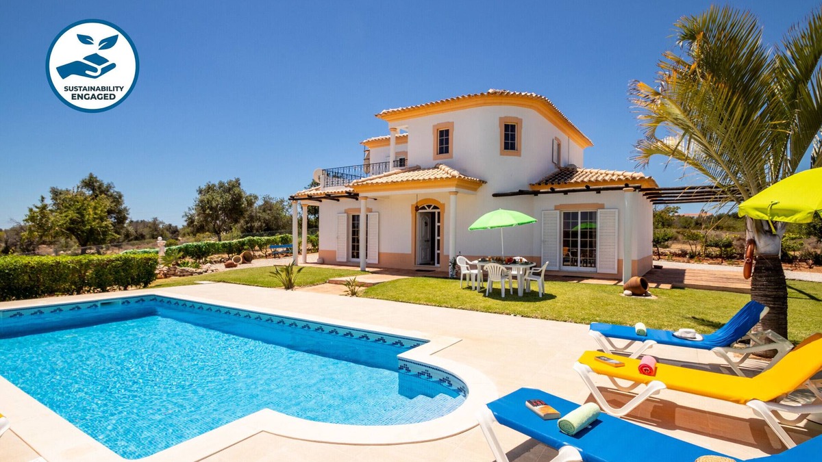 Monte Raposo Villa | Peaceful villa w/heatable pool, Armação