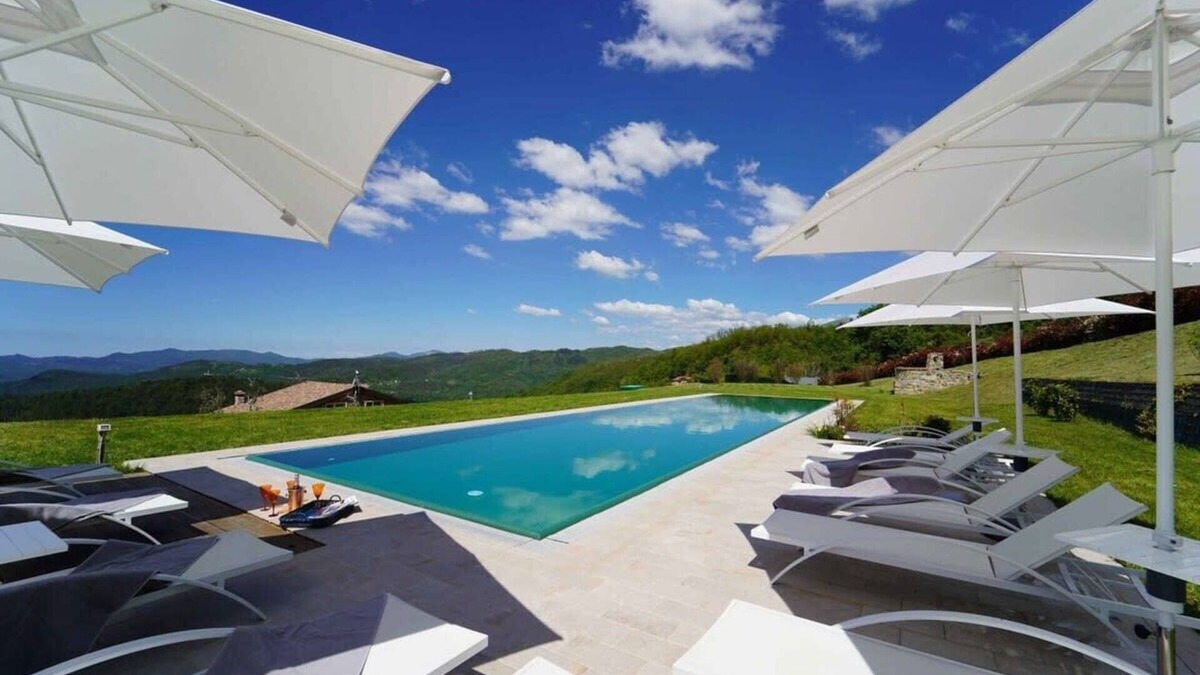 Zignago Villa | Peaceful Villa With Pool And Mountain View