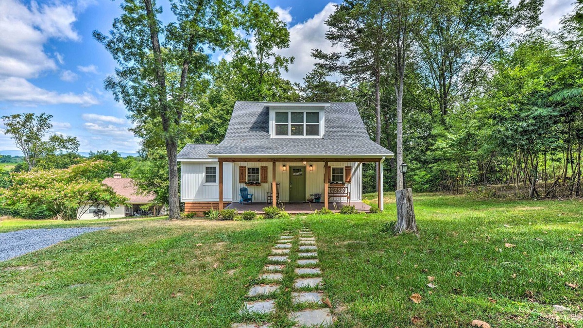 Edinburg Cabin | Peaceful Virginia Cabin - Fish, Tube, Boat, Etc!