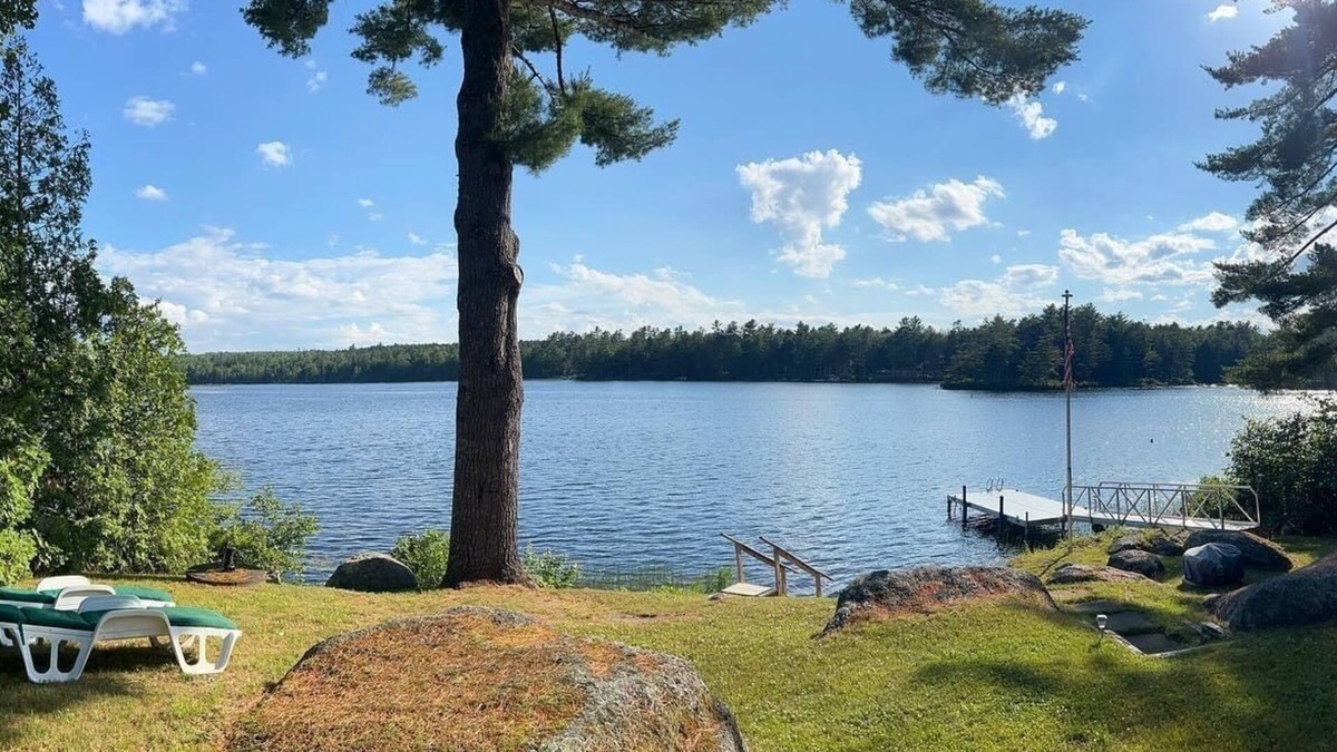 Orland House | Peaceful Waterfront Toddy Pond Retreat
