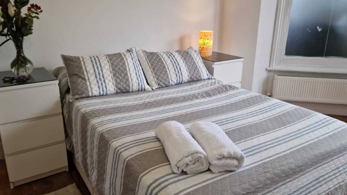 Dudden Hill Apartment | Peaceful well equipped flat near central London