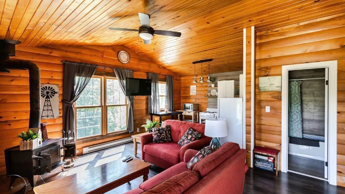 Saint Malo Cabin | Peaceful, Whimsical Retreat - Cabin 17