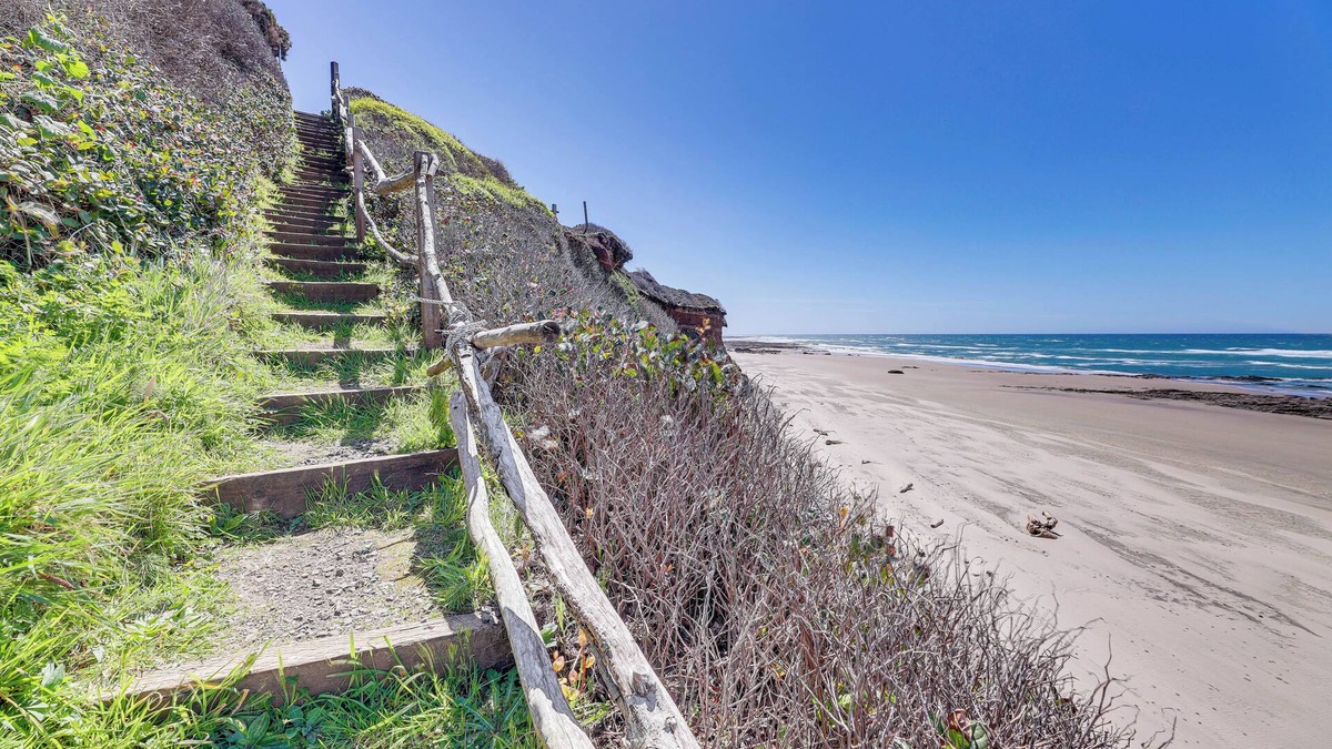 Yachats Apartment | Peaceful Winter Retreat: Oregon Coastline Beach!