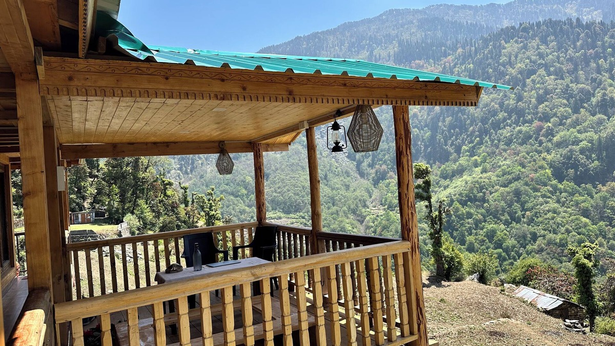 Kharsali House | Peaceful Wooden Homestay in Himalayan Village Near Dodital Trek Oakwood Homestay