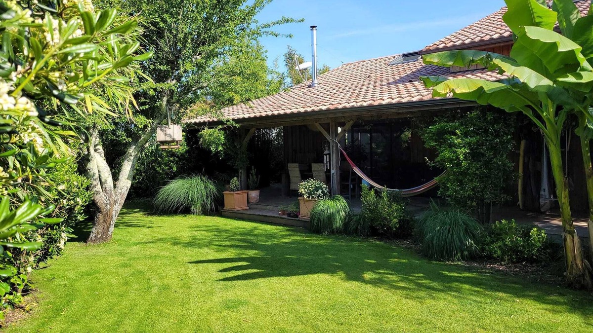 Le Porge House | Peaceful wooden house in a green setting 10 minutes from the beach!