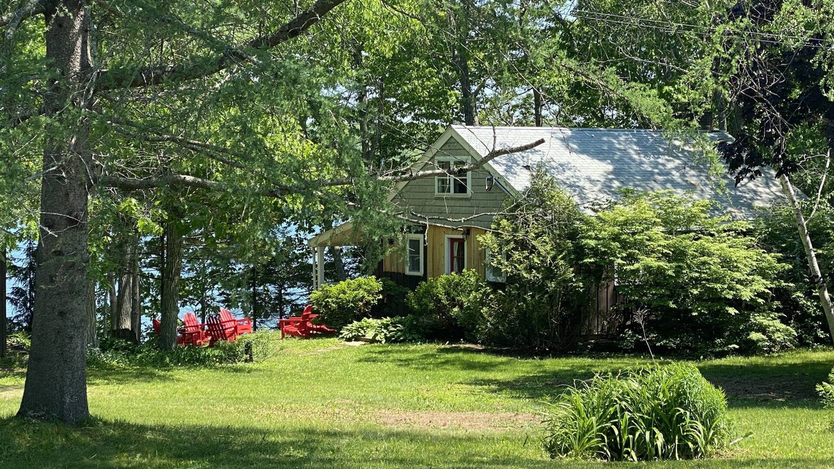 Cushing House | Peacefull house on the water