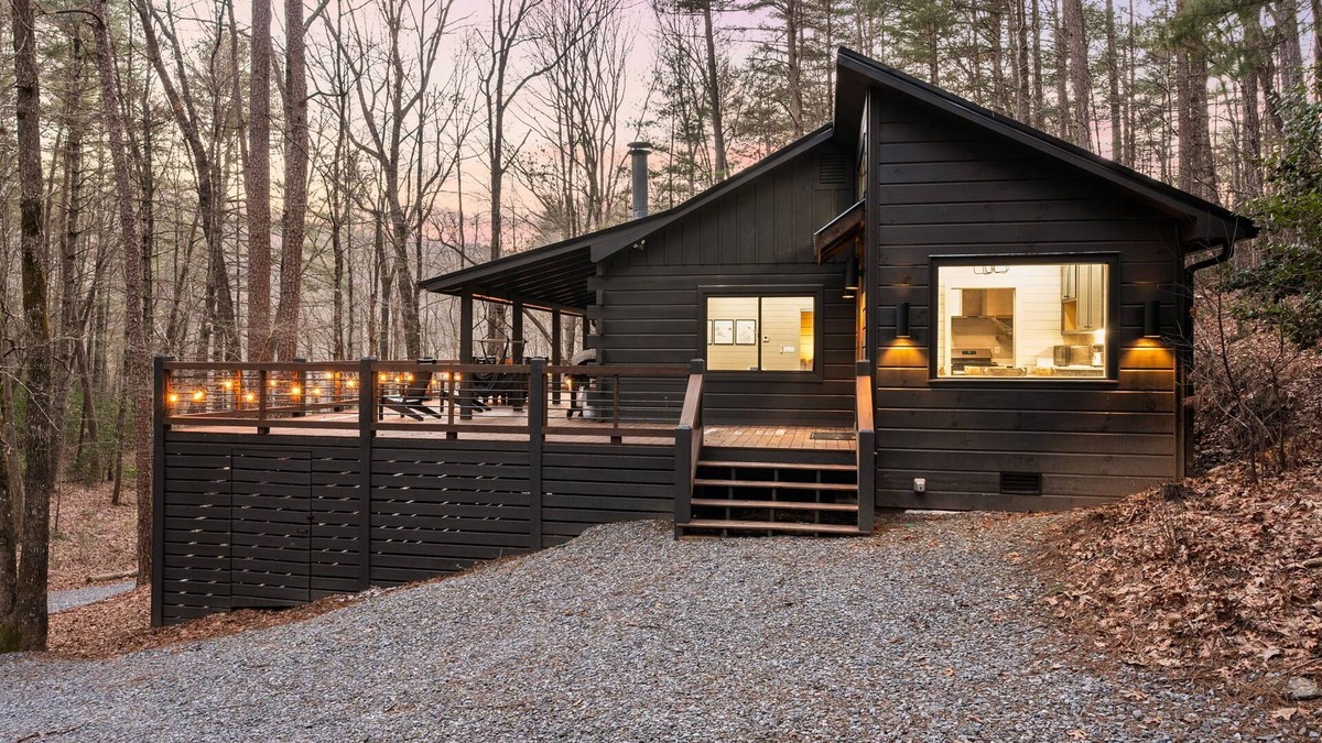 Cherry Log Cabin | Peach and Plumeria Hideaway Luxury 2br/1ba Newly Renovated Cabin with Hot Tub and Wifi