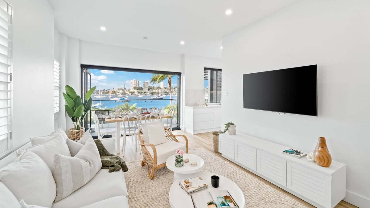 Elizabeth Bay Apartment | Peach Apartment at Palm View Collective