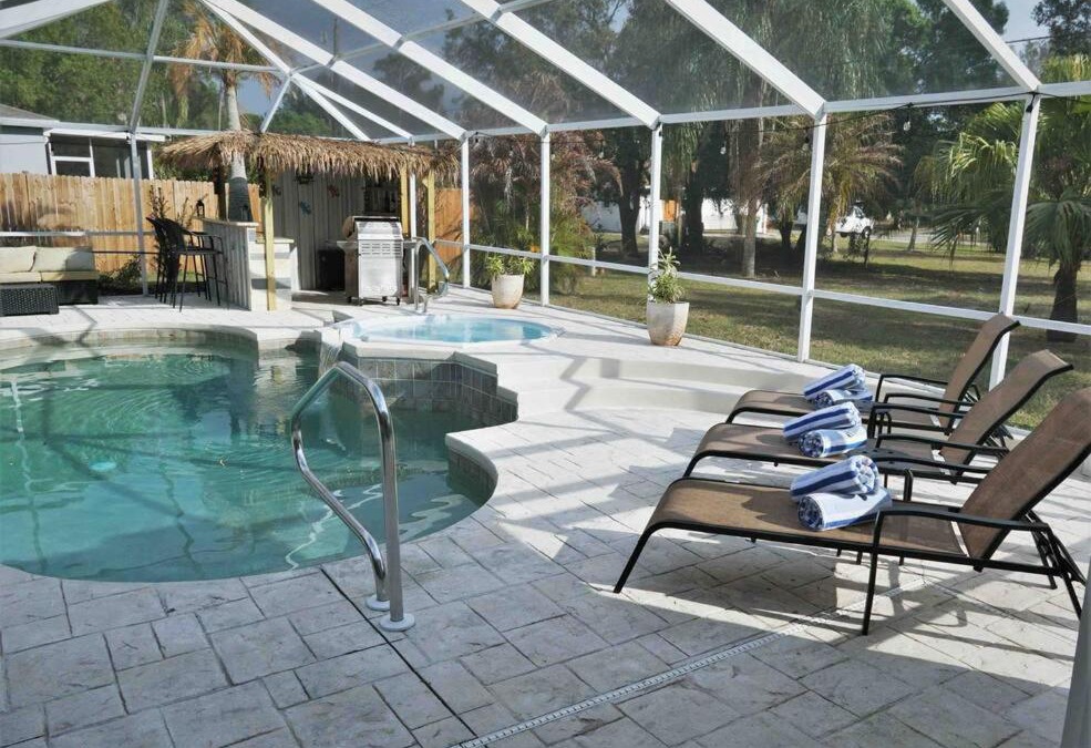 Port Charlotte House | Peachland getaway with pool and tiki bar