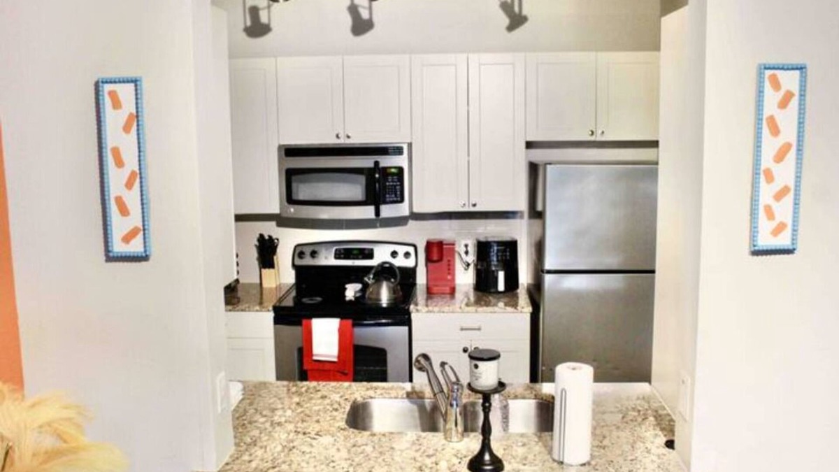 Briarcliff Heights Apartment | Peachy Getaway | North Buckhead Gem