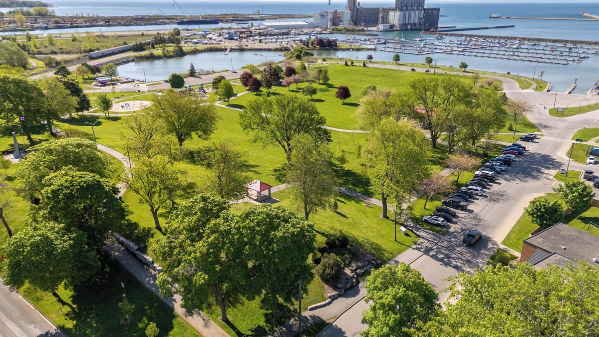 Port Colborne House | Peacock Crossing - Short Walk to Lake Erie!