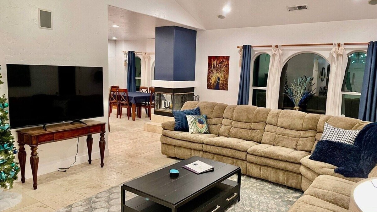 Ahwahnee House | Peacock House/Sleeps 12/Hot Tub/Game Room