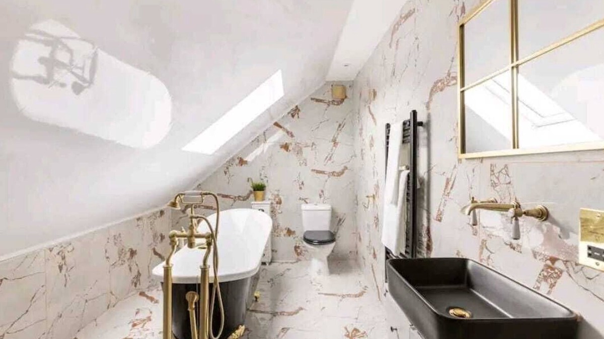 Hylands House | Peacock Luxury Accommodation Suitable for Large Bookings Such As Contractors