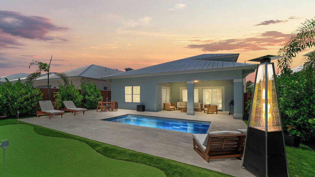 Jensen Beach House | Peacock Palace-Brand New-Heat/Chill Pool-Golf-Gym