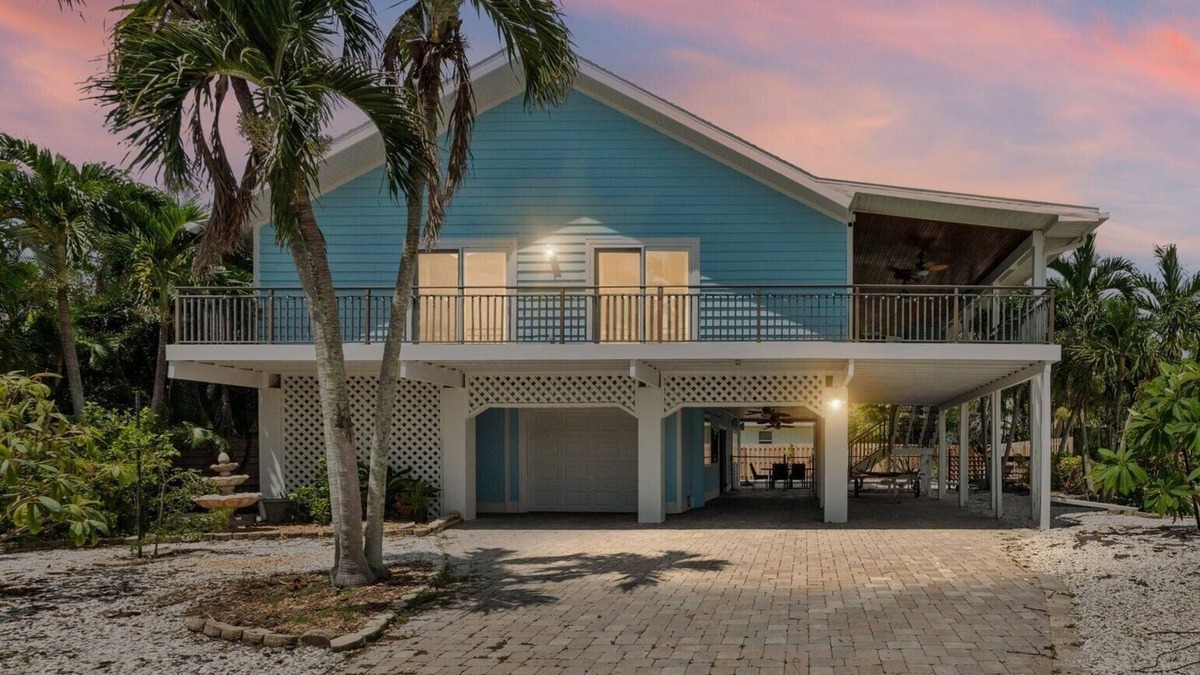 Longbeach Village House | Peacock Place LBK - Gorgeous 3-bedroom house in Longboat Key