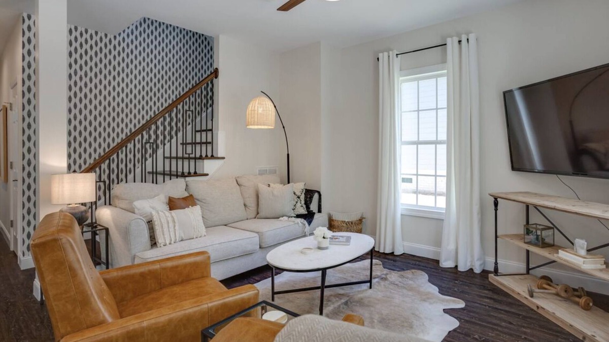 Apex House | Peak City Perfection- Apex Downtown Walkable, Park Views, Big Yard, Large Groups