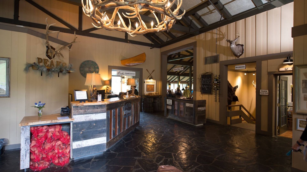 Peaks Cabin | Peaks of Otter Lodge