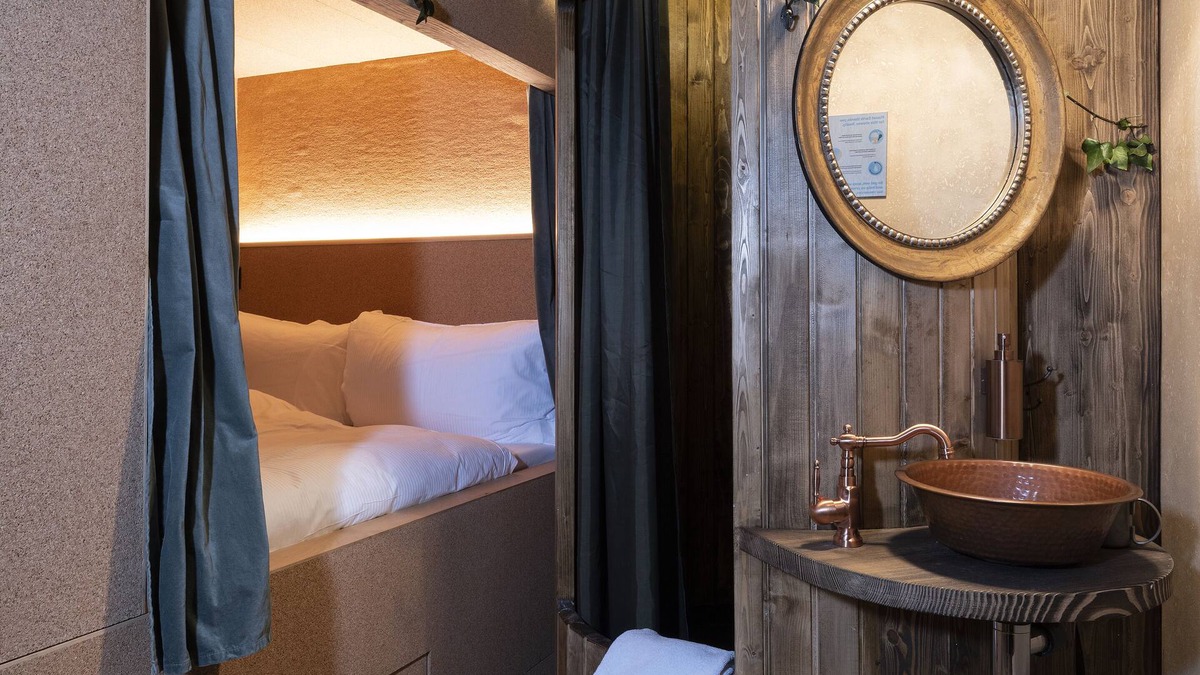 Saint-Ursanne Hotel | Peanut Medieval Lodge