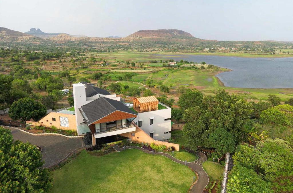 Igatpuri Villa | Pearl Lakeview Mansion by StayVista - Lakeside villa with Infinity pool, Jacuzzi, In-house theatre & Games room