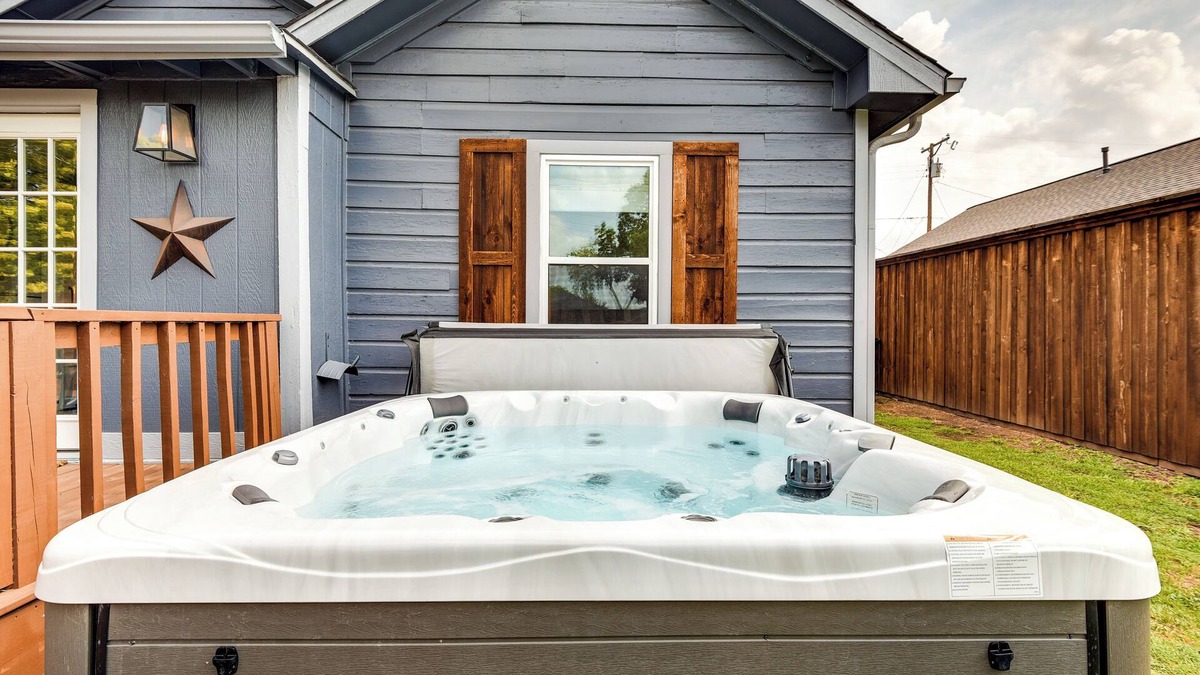 Frisco Cottage | Pecan Blue Frisco Home w/Private Yard & Hot Tub