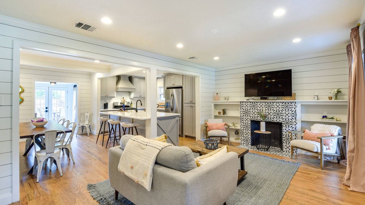 Frisco Original Donation House | ‘Pecan Blue’ Frisco Home w/Private Yard & Hot Tub