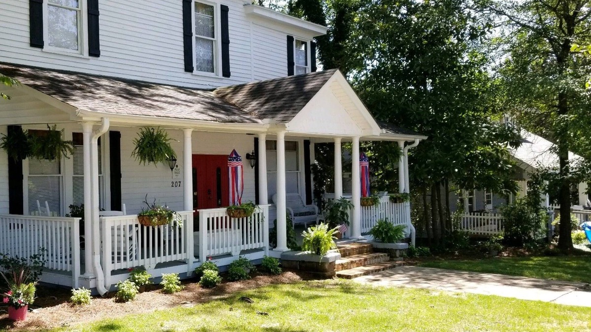 Easley Bed & Breakfast | Pecan Terrace Inn