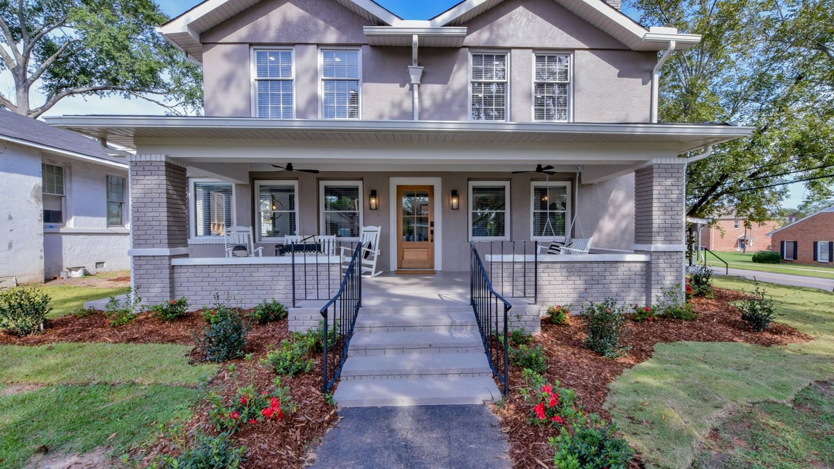 Tuscaloosa House | Pecan - walk to the Stadium! Firepits, grills and more!