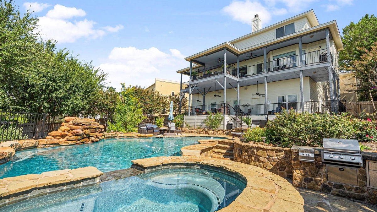 Point Venture House | Peckham Point 5 Bd Lake View Retreat w Heated Pool