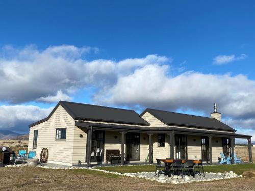 Twizel House | Pedalfish Cottages - Galaxy Views