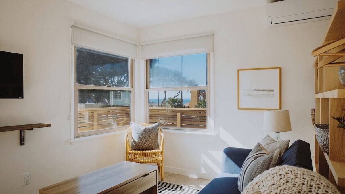 Olde Solana Beach Apartment | Peek-a-boo Ocean View - Modern Solana Surf Loft