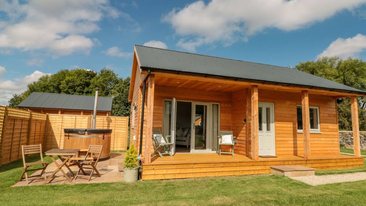 Easterside Cottage | PEEP O' DAY, romantic, character holiday cottage in Kirkbymoorside