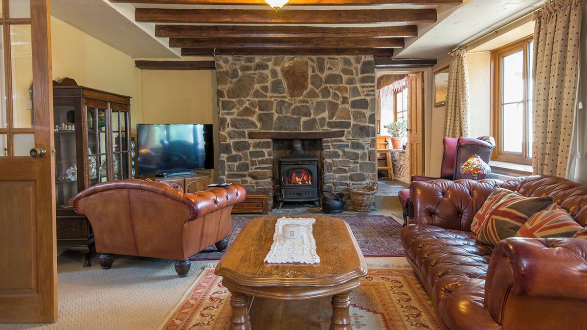 Haverfordwest Cottage | Pelcomb Cross Farmhouse, Holiday Cottage Pelcomb Cross, Sleeps 10, 5 bedrooms, bathrooms