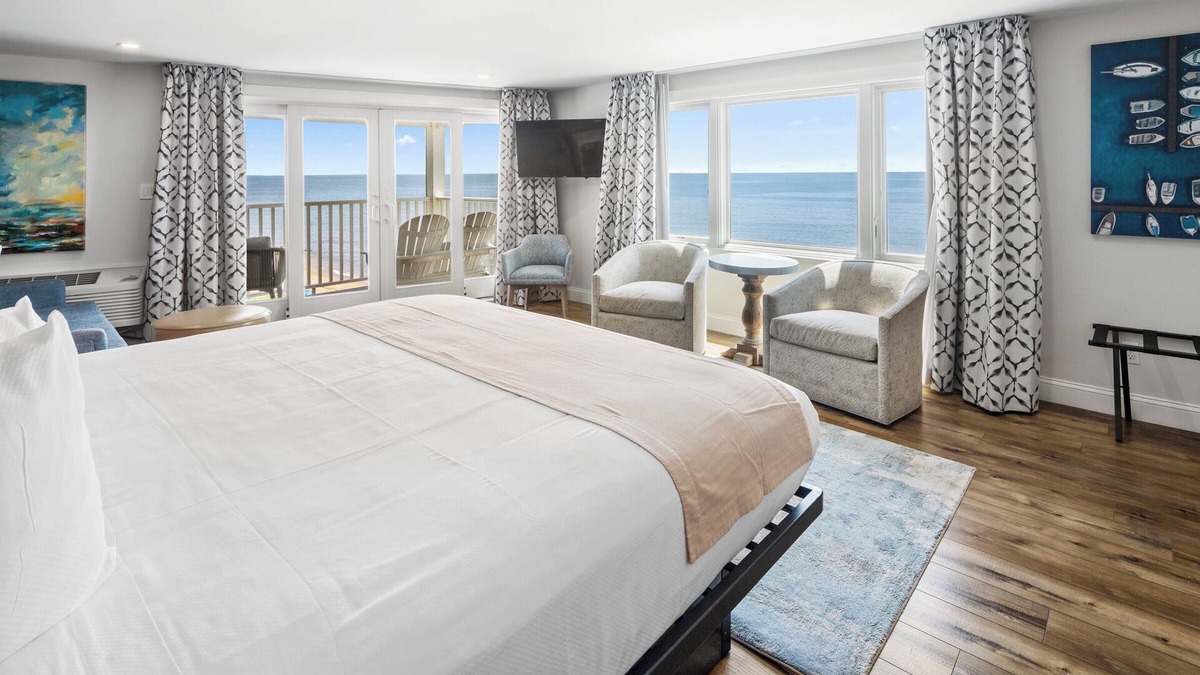 Dennis Port Hotel | Pelham House Resort