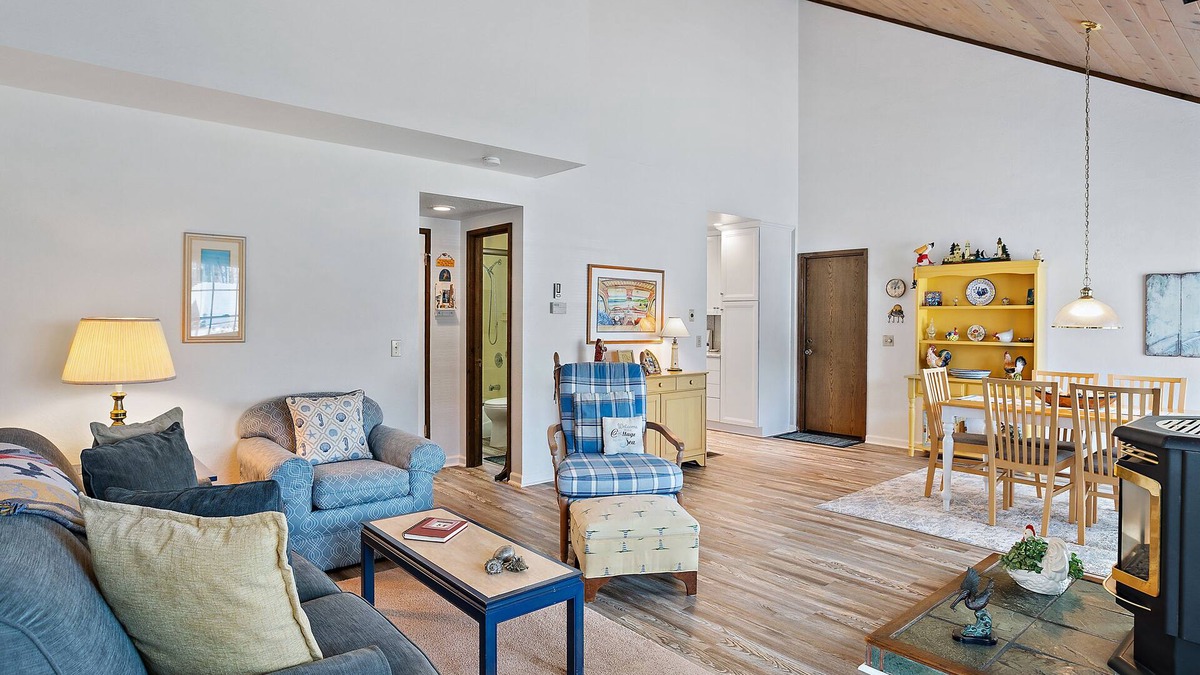 Park Hill House | Pelican Cottage Charming & Cozy Cambria beach home, 10 to15 walk Moonstone Beach