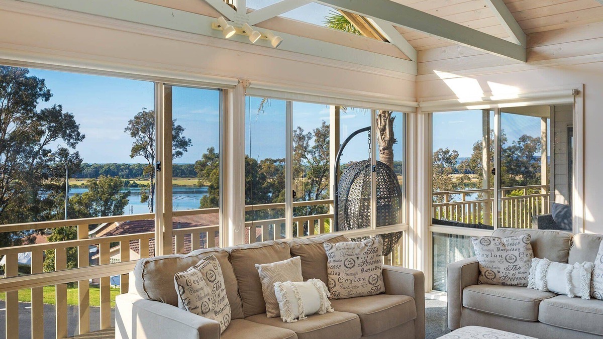 Merimbula Cabin | Pelican Lake House - 4 bedroom pet friendly