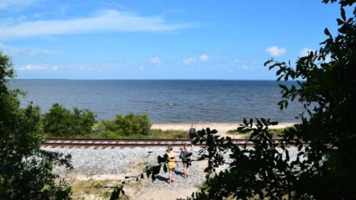 Northeast Pensacola Apartment | Pelican Nest-Charming Suite/Pool/Jacuzzi Tub/Private Balcony!