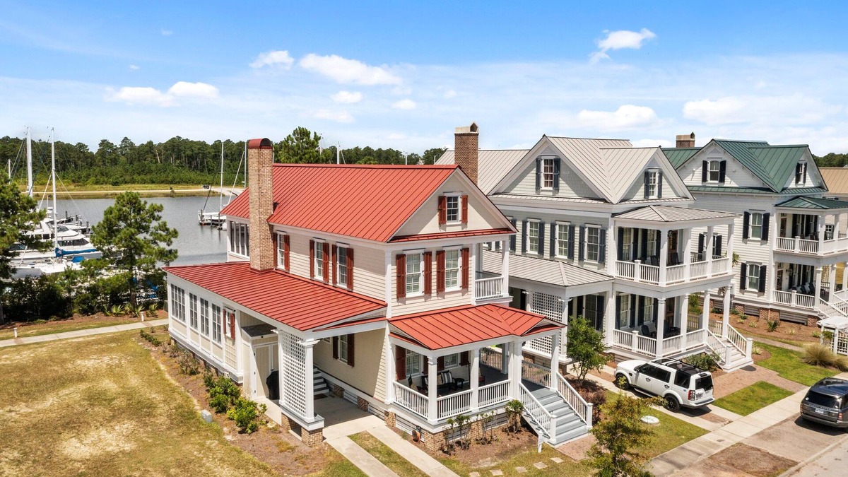Oriental House | Pelican Point- Relax and enjoy this waterfront dog friendly retreat