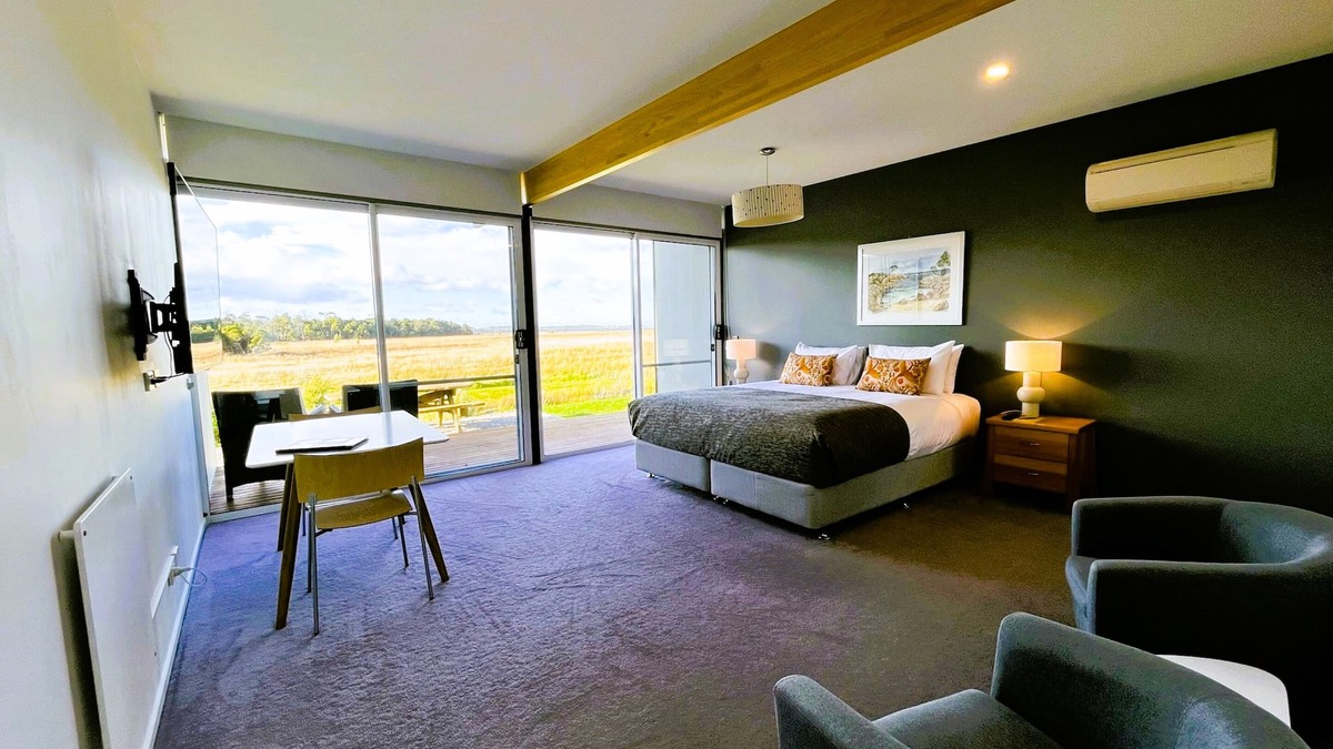 St Helens House | Pelican Point Tasmania