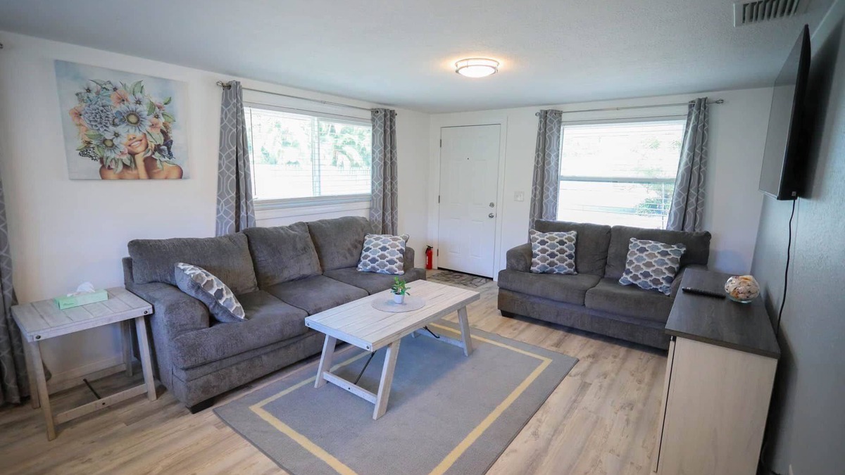 Englewood Apartment | Pelican Room Manasota Delux Villas