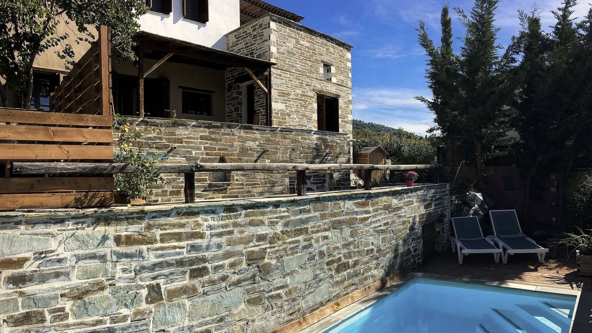 Agios Georgios Nilias Villa | PELION HOMES | VILLA IRIS. A rustic, chic villa with pool and great sea views!