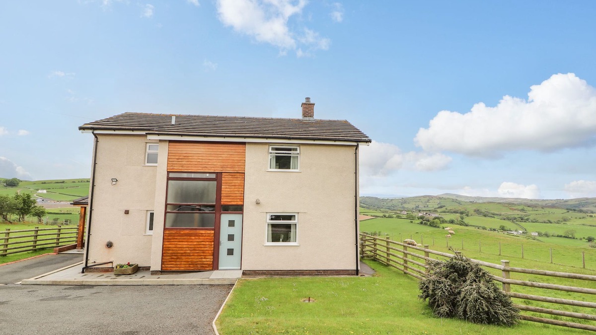 Llannefydd Cottage | PEN BRYN LLAN, family friendly, country holiday cottage in Llannefydd