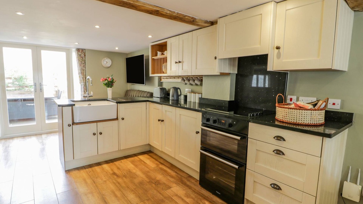 Glanwydden House | PEN Y BONT UCHA, character holiday cottage in Penrhyn Bay