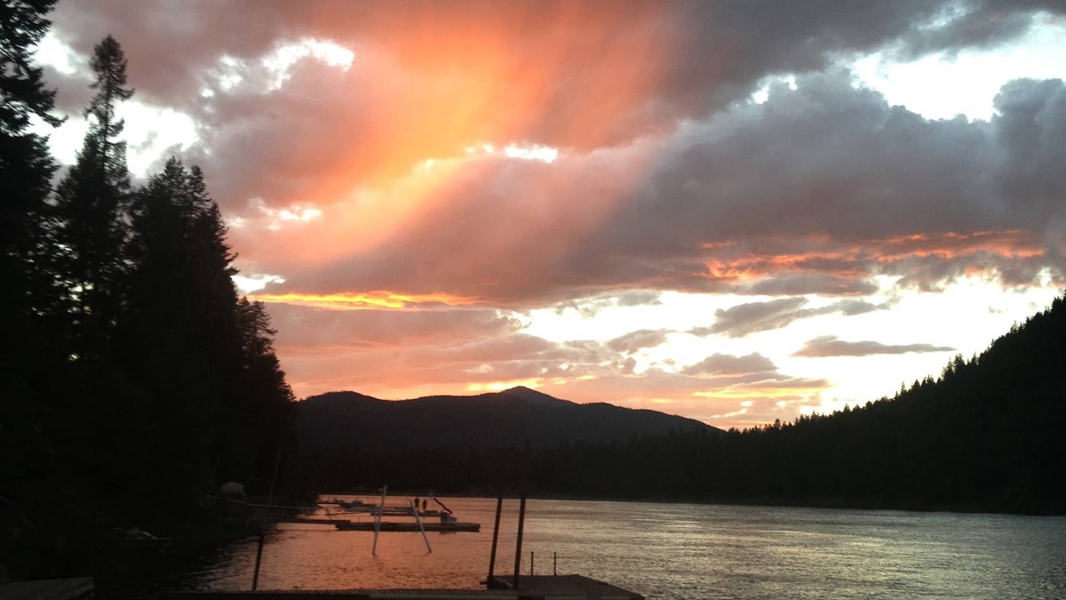 Cusick Cabin | Pend Oreille river cabin +