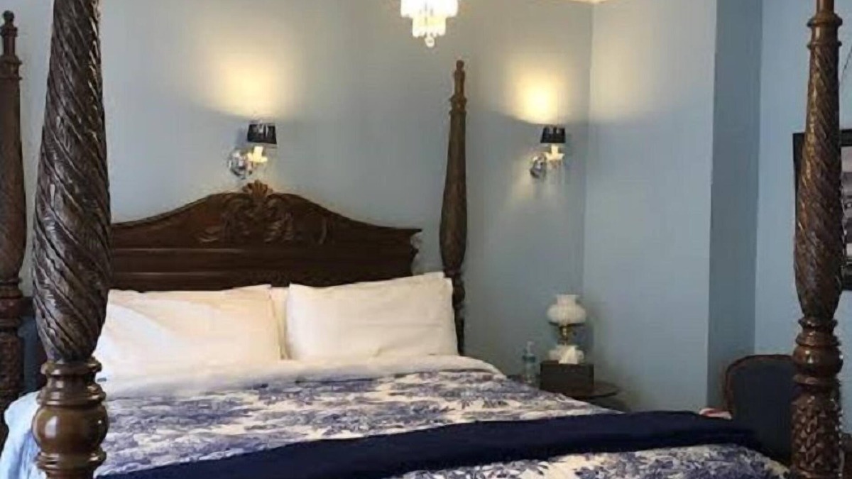 Pendleton Bed & Breakfast | Pendleton House Historic Inn and B&B